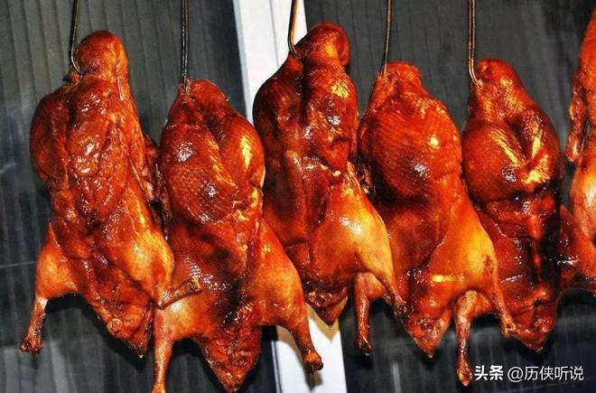 鸭才25元！哪来的利润？能放心吃吗？冰球突破豪华版活鸭上百元一只做成烤(图4)