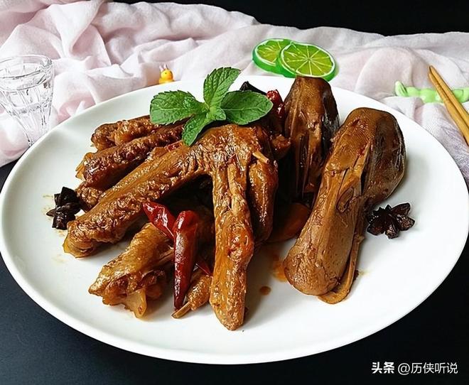 鸭才25元！哪来的利润？能放心吃吗？冰球突破豪华版活鸭上百元一只做成烤(图6)